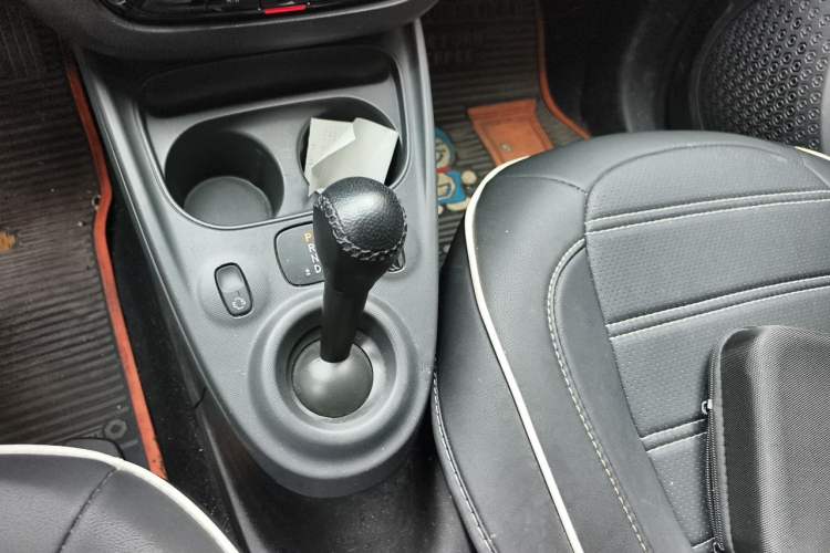 Used smart forfour 2016 0.9T 66 kW Pioneer Edition Gear Lever