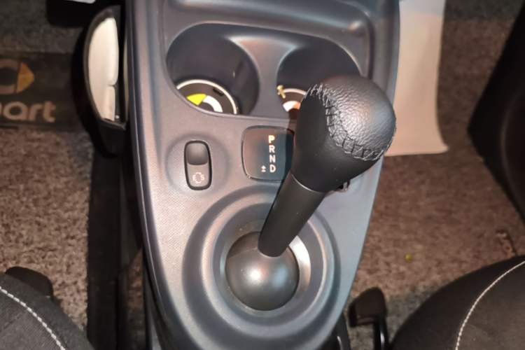 Used smart forfour 2016 1.0L 52 kW Passion Edition Gear Lever