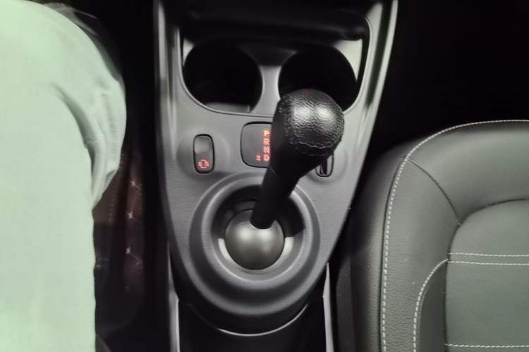 Used smart forfour 2016 0.9T 66 kW Pioneer Edition Gear Lever