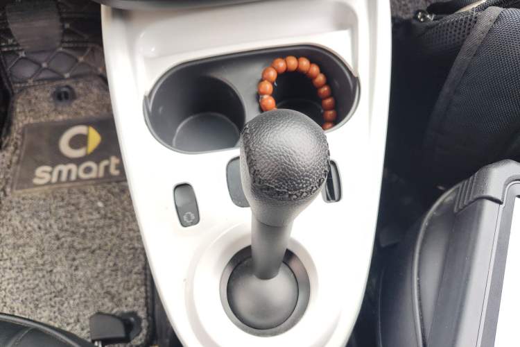 Used smart forfour 2016 1.0L 52 kW Dynamic Edition Gear Lever