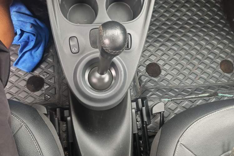 Used smart forfour 2016 0.9T 66 kW Pioneer Edition Gear Lever