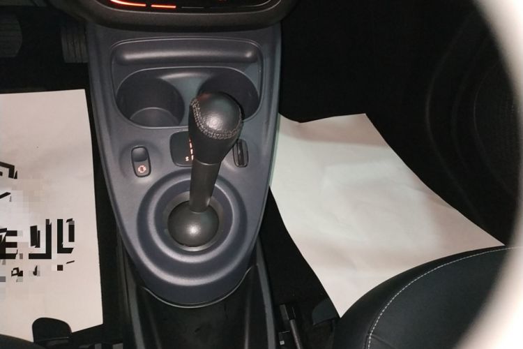 Used smart forfour 2016 0.9T 66 kW Pioneer Edition Gear Lever
