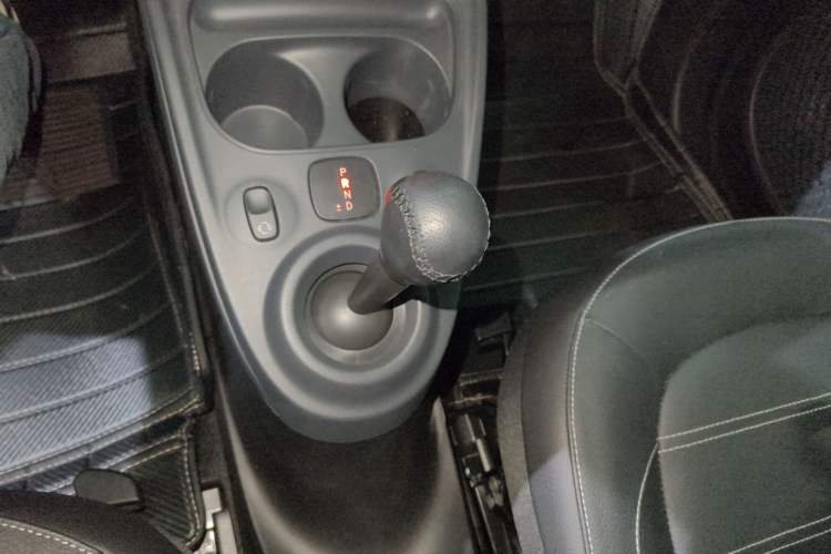 Used smart forfour 2016 0.9T 66 kW Pioneer Edition Gear Lever
