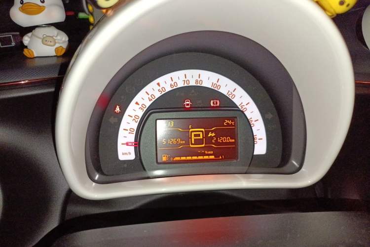 Used smart forfour 2016 1.0L 52 kW Dynamic Edition Instrument Cluster