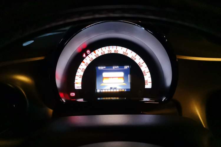 Used smart forfour 2016 0.9T 66 kW Pioneer Edition Instrument Cluster