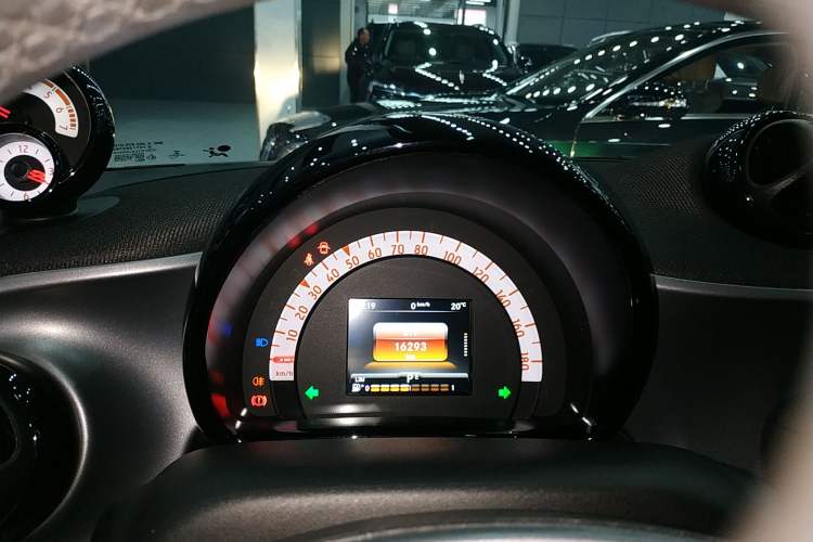 Used smart forfour 2016 0.9T 66 kW Pioneer Edition Instrument Cluster