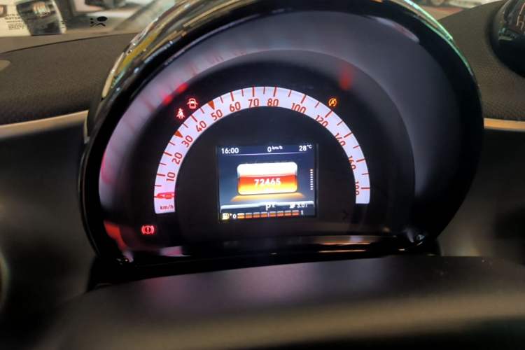 Used smart forfour 2016 1.0L 52 kW Passion Edition Instrument Cluster