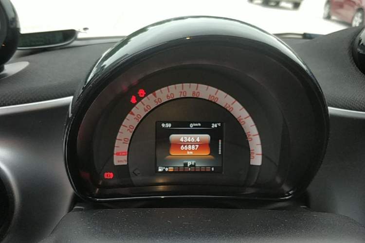 Used smart forfour 2016 0.9T 66 kW Pioneer Edition Instrument Cluster