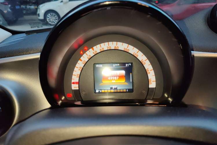 Used smart forfour 2016 1.0L 52 kW Passion Edition Instrument Cluster