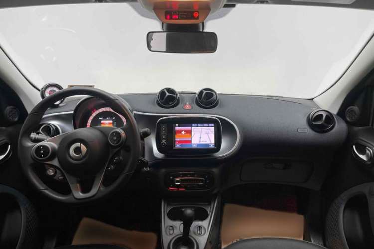 Used smart forfour 2016 0.9T 66 kW Pioneer Edition Interior 1