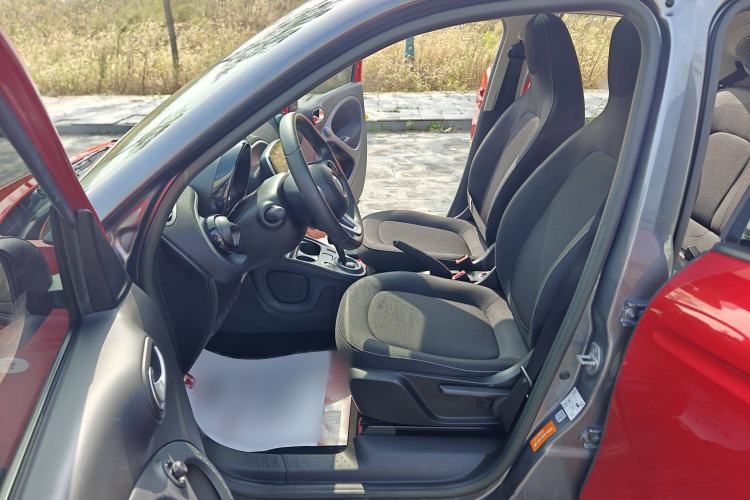 Used smart forfour 2016 1.0L 52 kW Passion Edition Interior 1