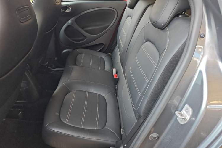 Used smart forfour 2016 0.9T 66 kW Pioneer Edition Interior 1