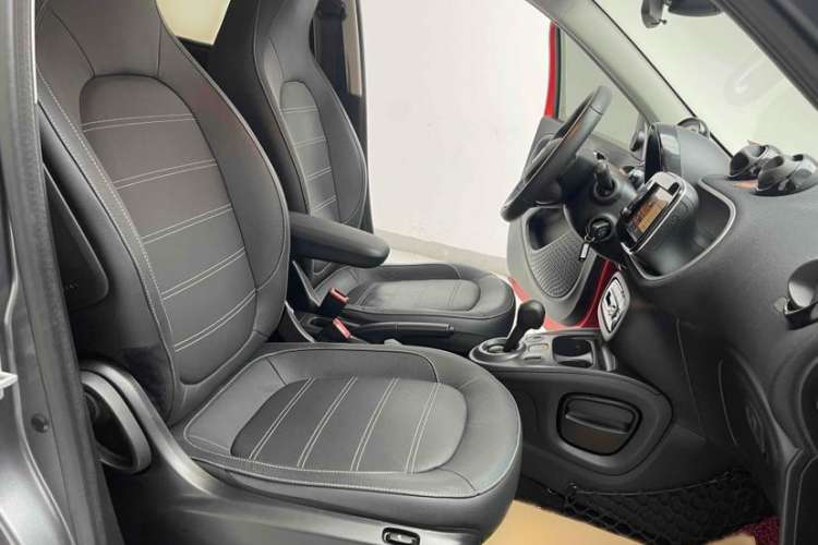 Used smart forfour 2016 0.9T 66 kW Pioneer Edition Interior 10