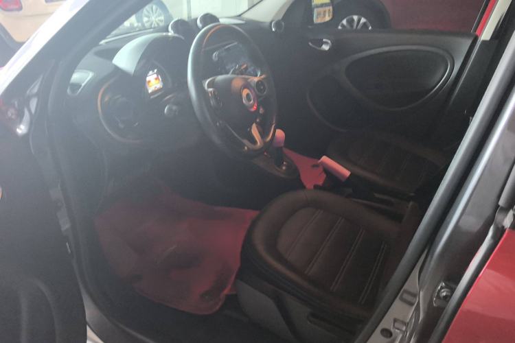 Used smart forfour 2016 1.0L 52 kW Passion Edition Interior 2