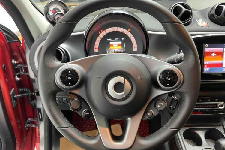 Used smart forfour 2016 0.9T 66 kW Pioneer Edition Interior 2