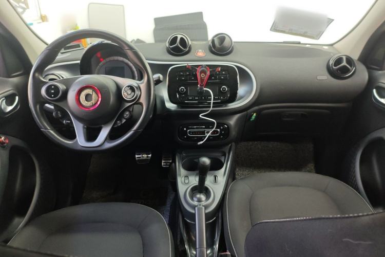 Used smart forfour 2016 1.0L 52 kW Passion Edition Interior 2