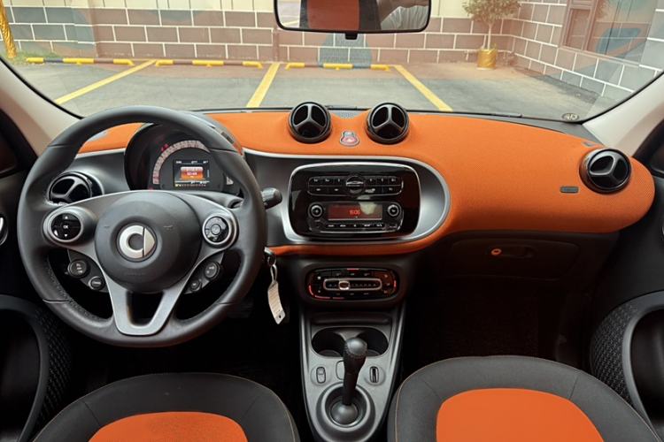Used smart forfour 2016 1.0L 52 kW Passion Edition Interior 2