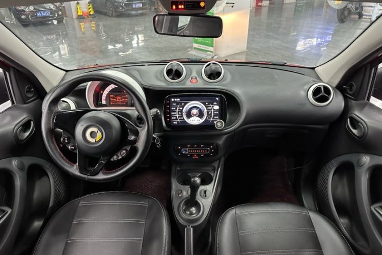 Used smart forfour 2016 1.0L 52 kW Dynamic Edition Interior 2