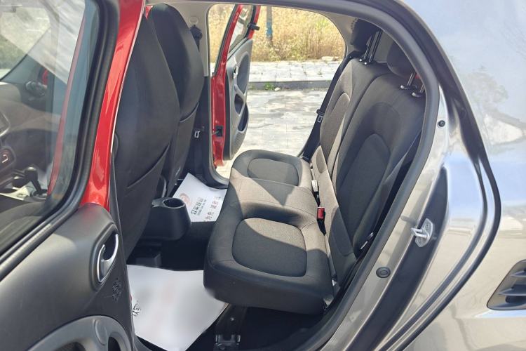 Used smart forfour 2016 1.0L 52 kW Passion Edition Interior 2