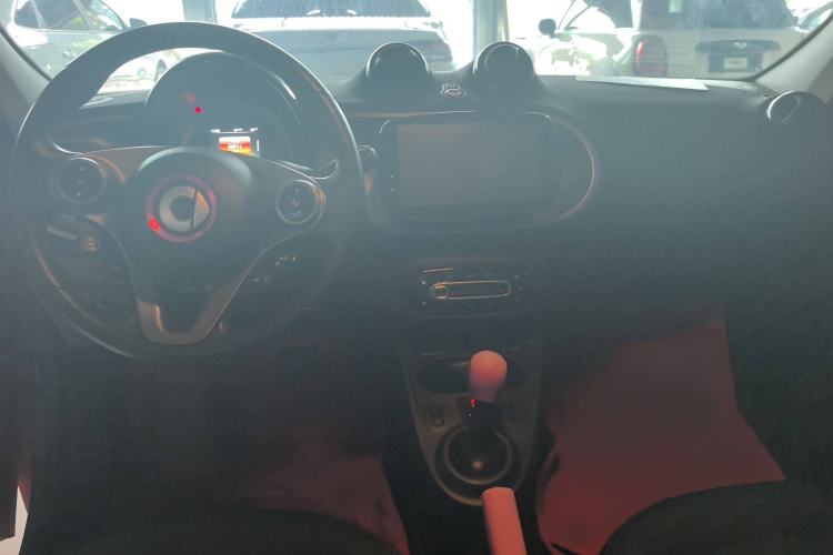 Used smart forfour 2016 1.0L 52 kW Passion Edition Interior 3