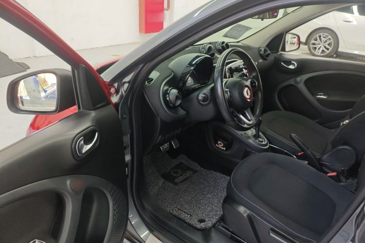 Used smart forfour 2016 1.0L 52 kW Passion Edition Interior 3