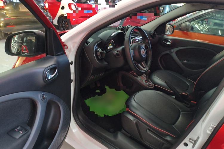 Used smart forfour 2016 1.0L 52 kW Passion Edition Interior 3