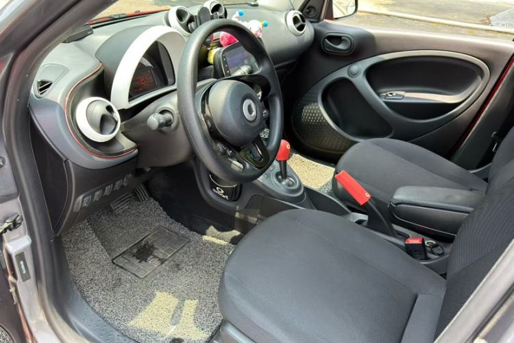Used smart forfour 2016 1.0L 52 kW Dynamic Edition Interior 3