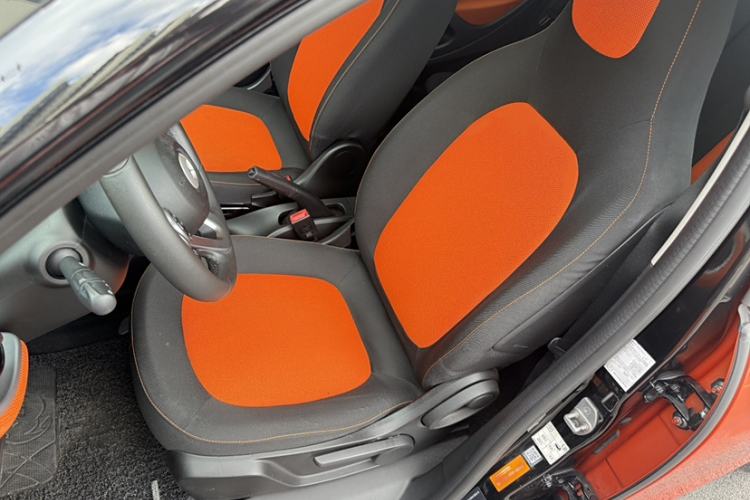 Used smart forfour 2016 1.0L 52 kW Passion Edition Interior 3