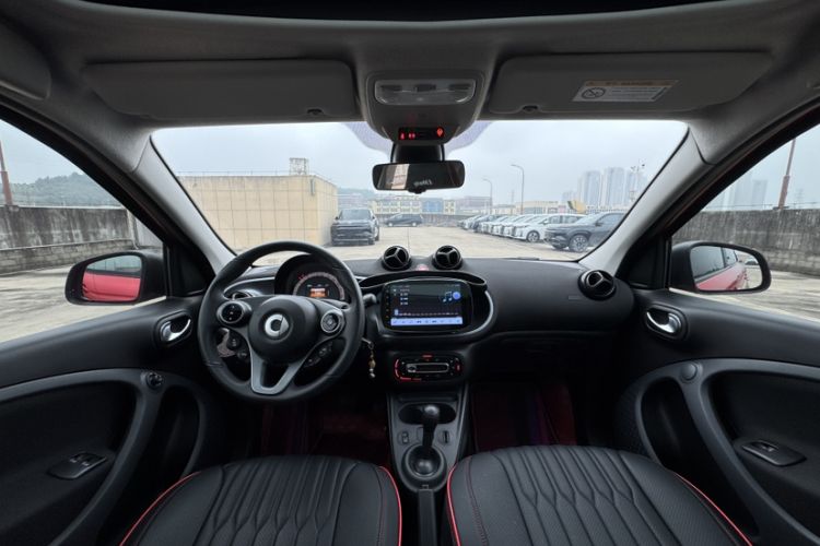 Used smart forfour 2016 1.0L 52 kW Passion Edition Interior 3