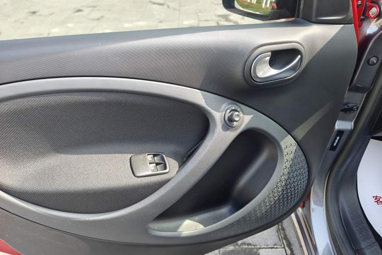 Used smart forfour 2016 1.0L 52 kW Passion Edition Interior 3