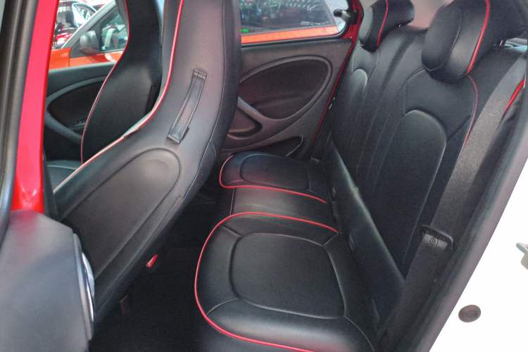 Used smart forfour 2016 1.0L 52 kW Passion Edition Interior 4