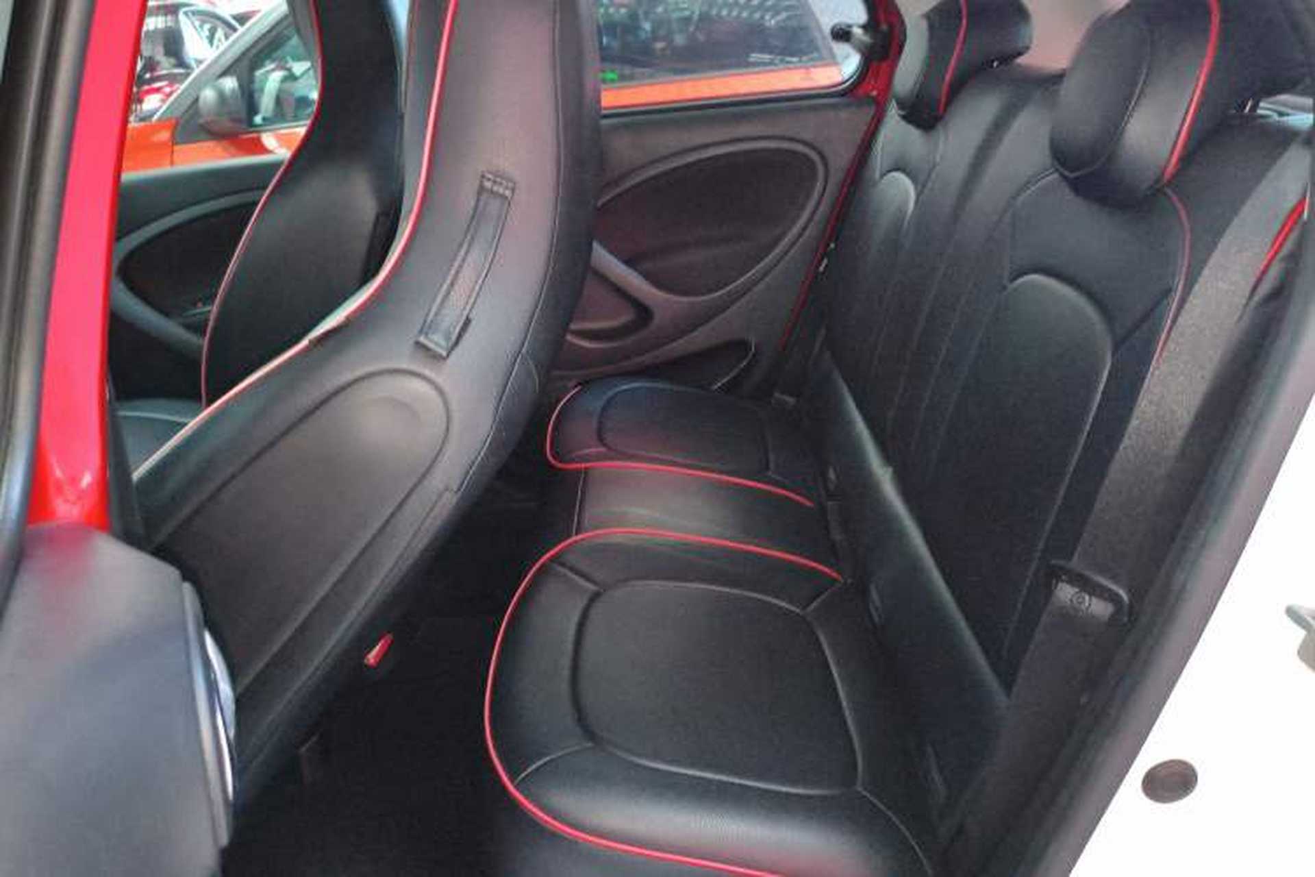 Used smart forfour 2016 1.0L 52 kW Passion Edition Interior 4