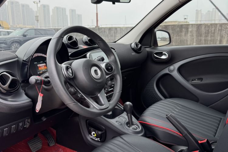 Used smart forfour 2016 1.0L 52 kW Passion Edition Interior 4
