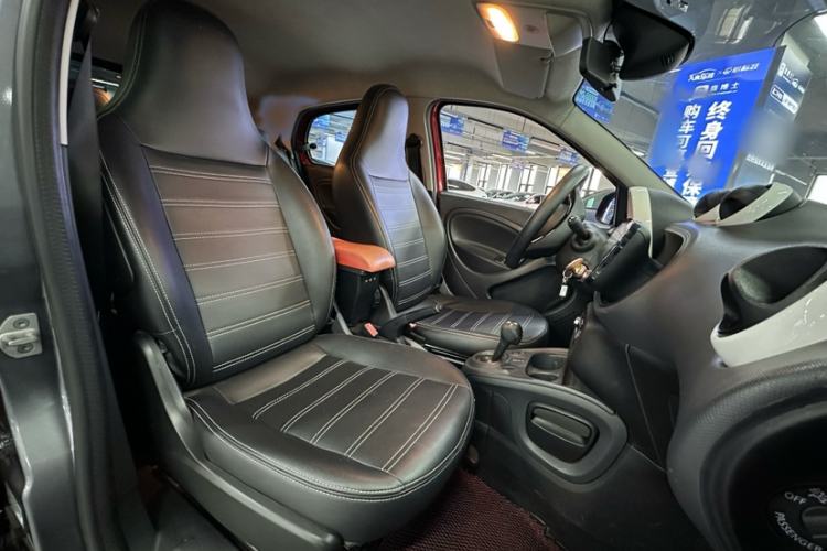 Used smart forfour 2016 1.0L 52 kW Dynamic Edition Interior 4