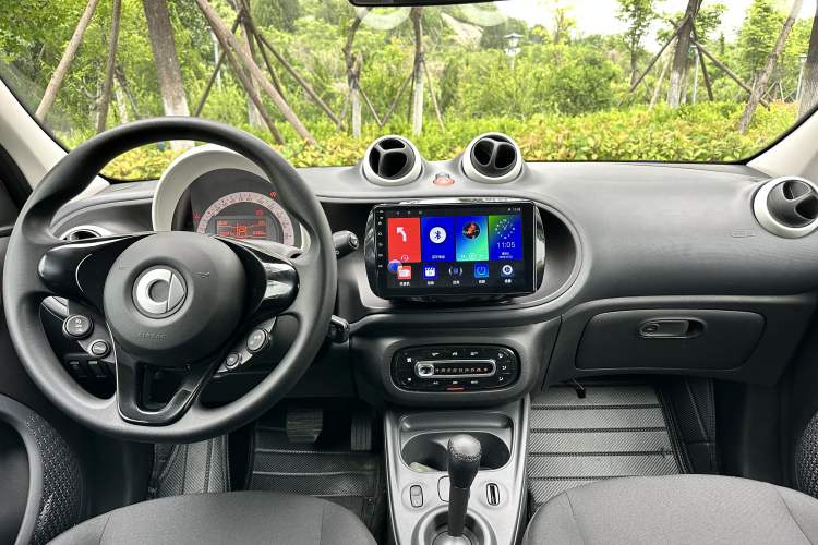 Used smart forfour 2016 1.0L 52 kW Dynamic Edition Interior 4