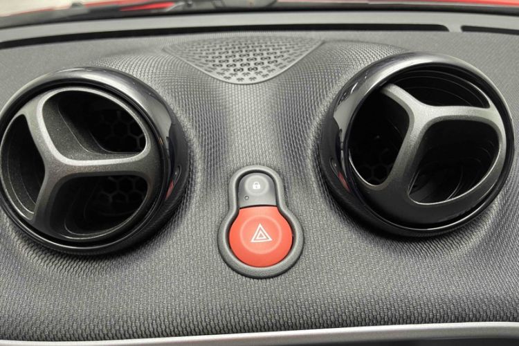 Used smart forfour 2016 0.9T 66 kW Pioneer Edition Interior 5