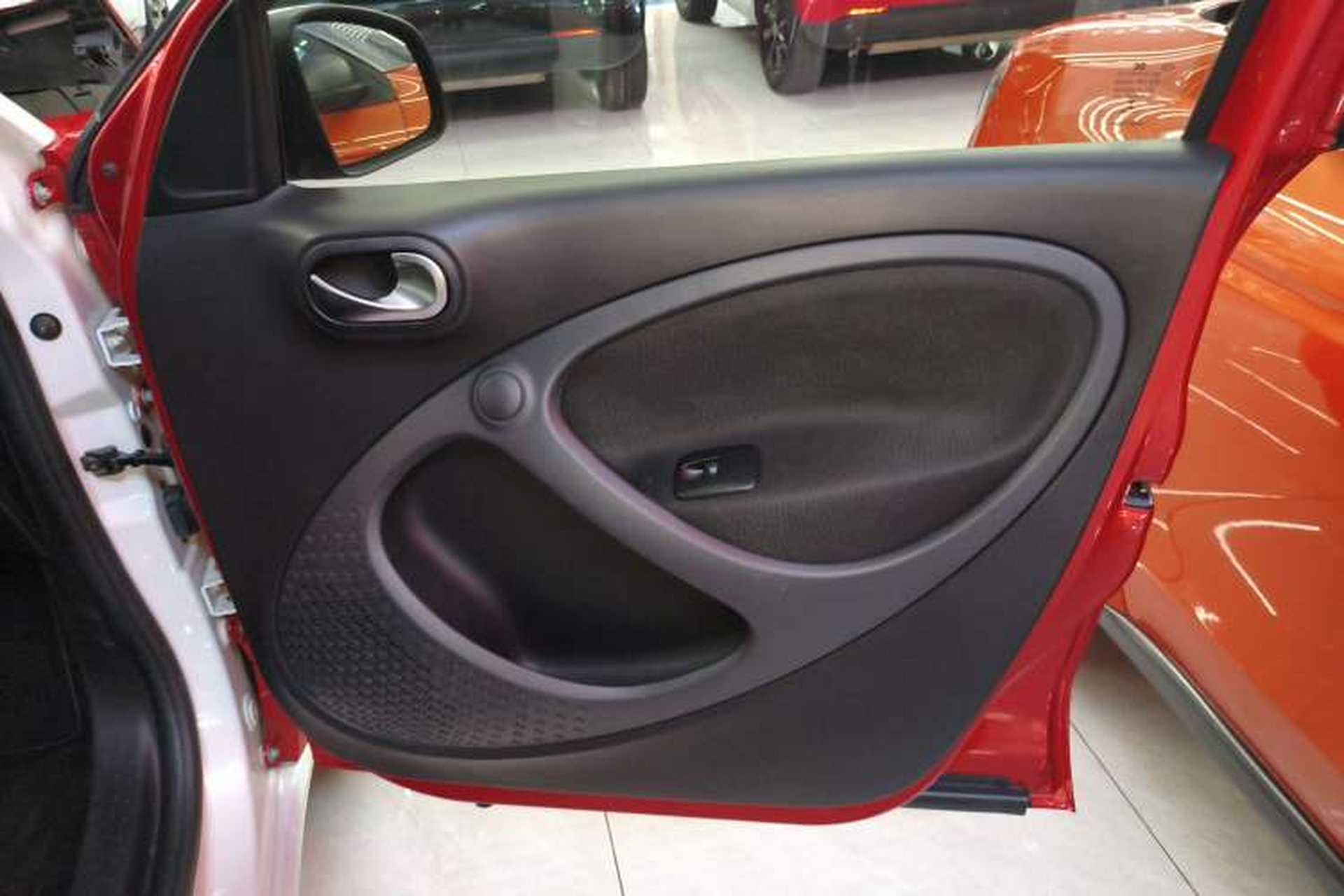 Used smart forfour 2016 1.0L 52 kW Passion Edition Interior 5