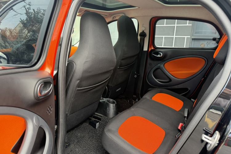 Used smart forfour 2016 1.0L 52 kW Passion Edition Interior 5