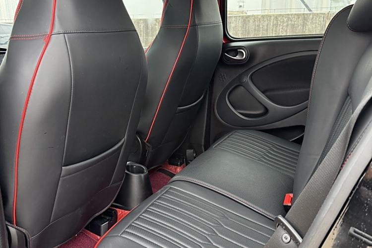 Used smart forfour 2016 1.0L 52 kW Passion Edition Interior 5