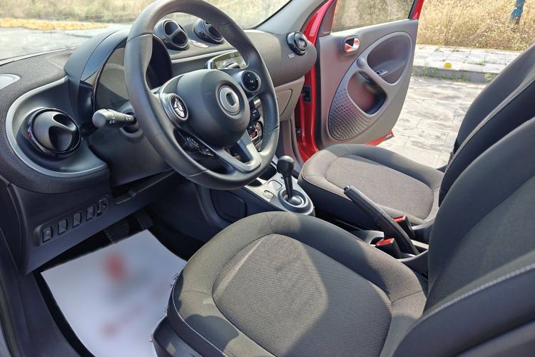 Used smart forfour 2016 1.0L 52 kW Passion Edition Interior 5