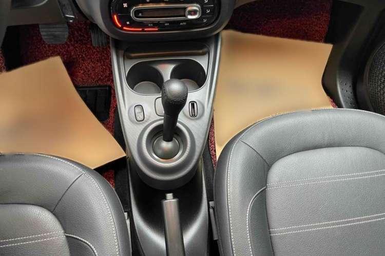 Used smart forfour 2016 0.9T 66 kW Pioneer Edition Interior 6