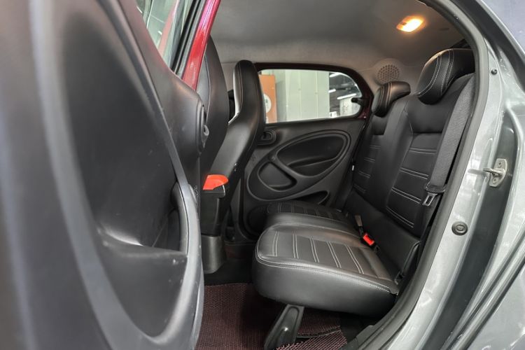 Used smart forfour 2016 1.0L 52 kW Dynamic Edition Interior 6