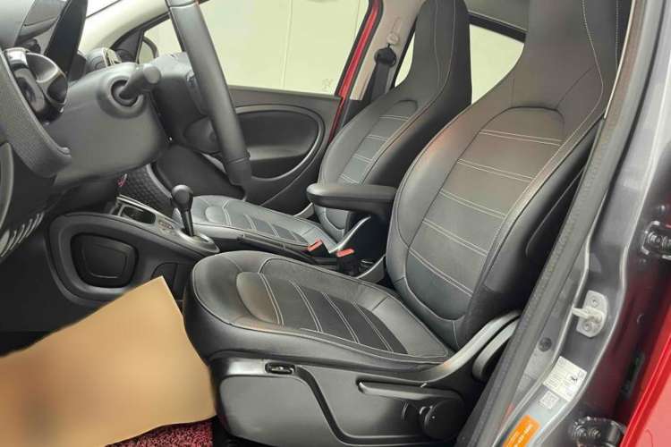 Used smart forfour 2016 0.9T 66 kW Pioneer Edition Interior 7