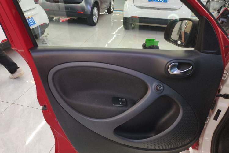 Used smart forfour 2016 1.0L 52 kW Passion Edition Interior 7