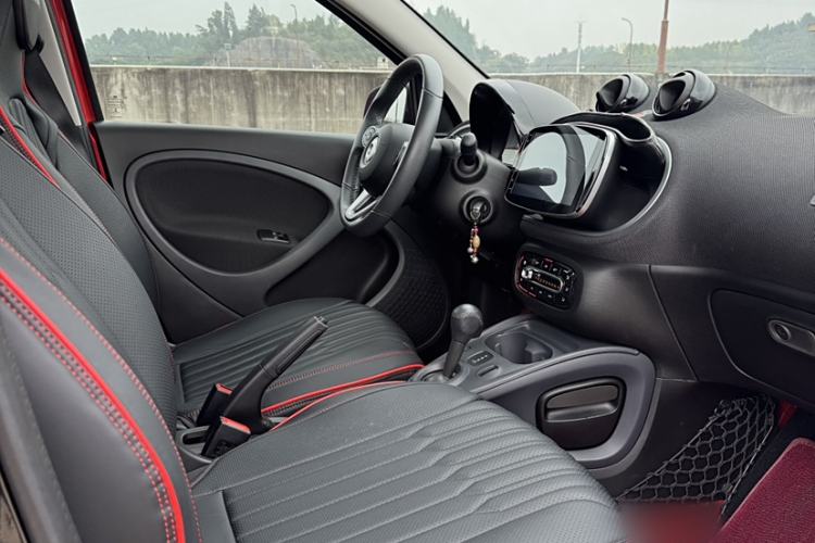Used smart forfour 2016 1.0L 52 kW Passion Edition Interior 7