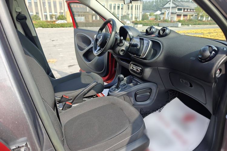 Used smart forfour 2016 1.0L 52 kW Passion Edition Interior 7