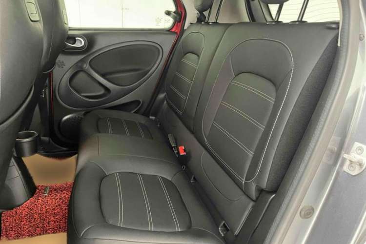 Used smart forfour 2016 0.9T 66 kW Pioneer Edition Interior 8