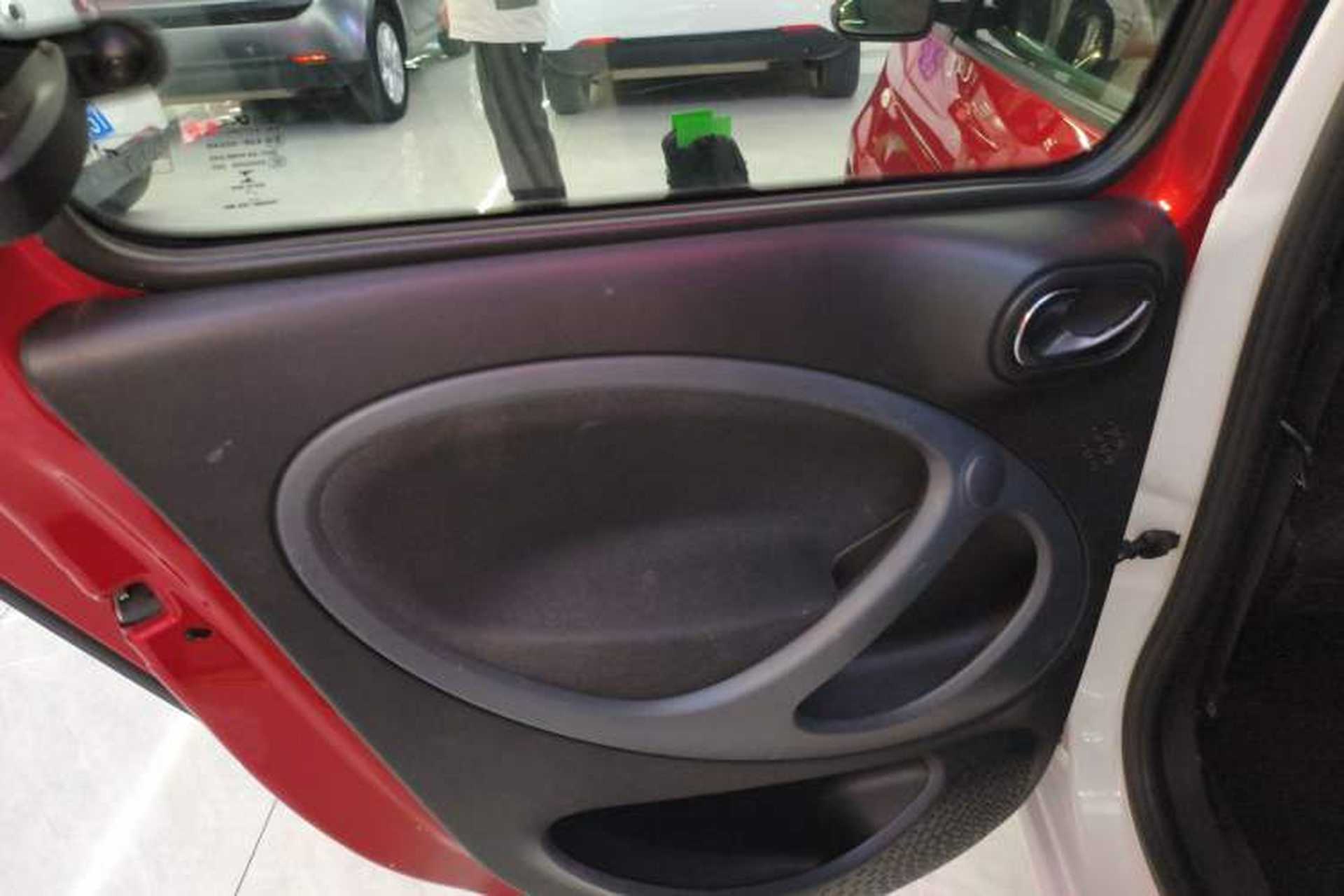 Used smart forfour 2016 1.0L 52 kW Passion Edition Interior 8