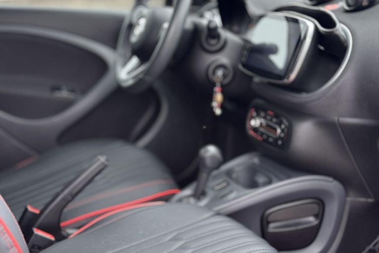 Used smart forfour 2016 1.0L 52 kW Passion Edition Interior 8