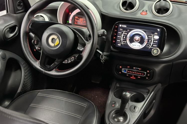Used smart forfour 2016 1.0L 52 kW Dynamic Edition Interior 8